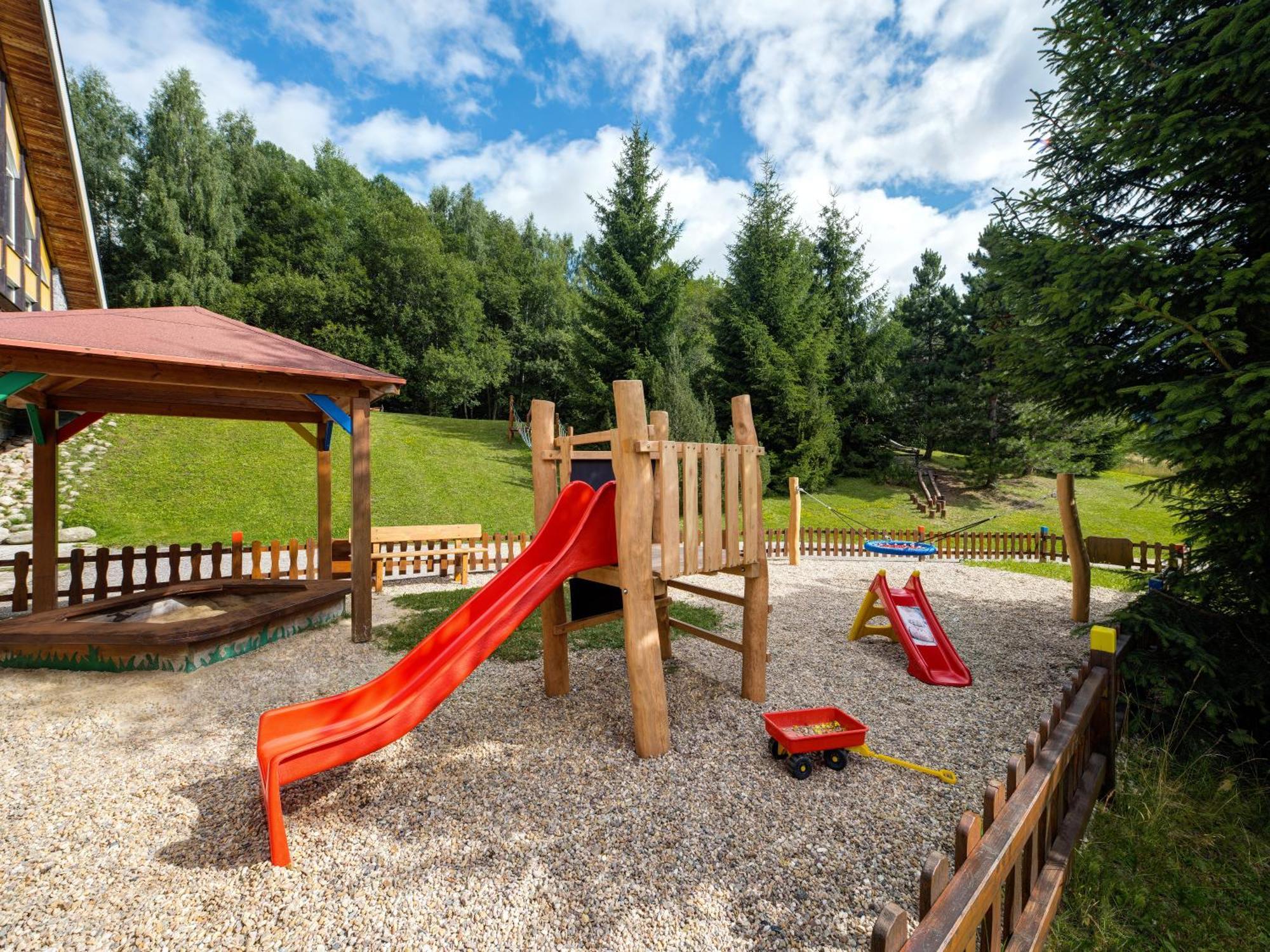 Pinia Hotel & Resort Špindlerŭv Mlýn Екстериор снимка